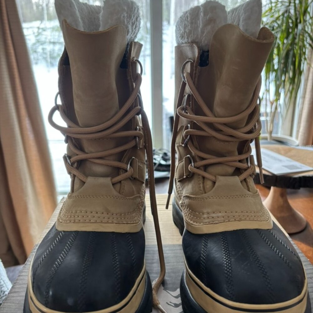Sorel Caribou women's size 9 winter boots